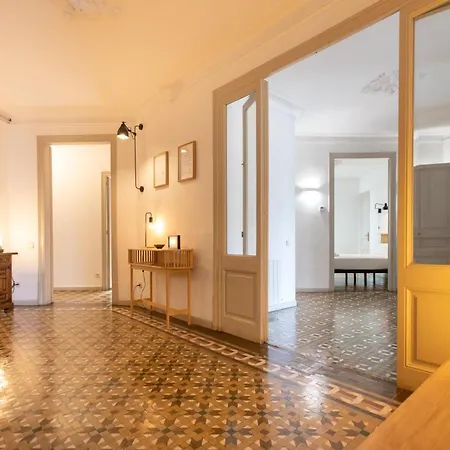B41 - Grandes Grupos En Bcn Centro 아파트 *